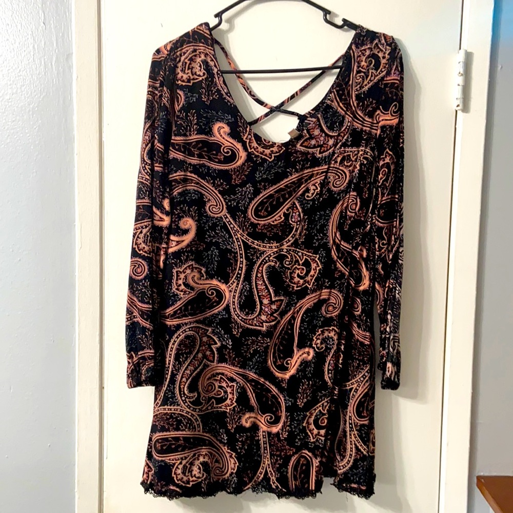 Long sleeve dress with cross cross straps